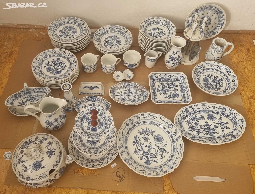 Velká sada "cibulákového" porcelánu