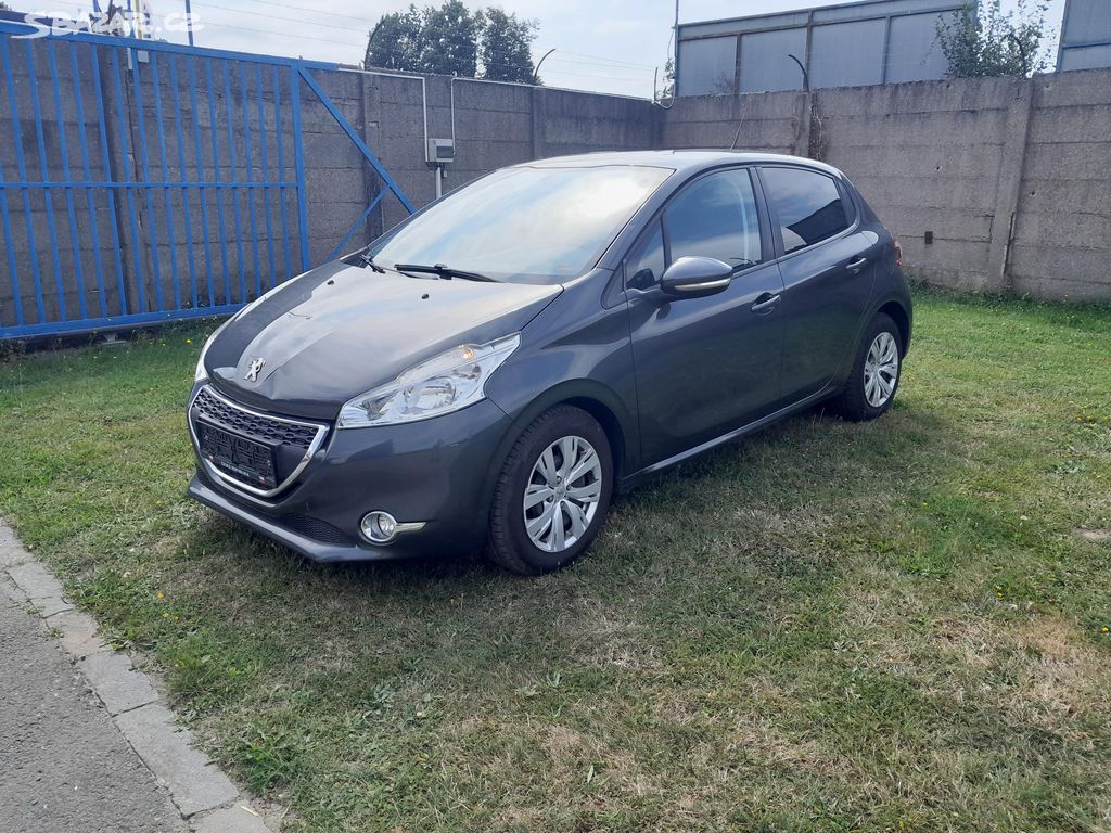 Peugeot 208 1.2 60 KW SERVISKA NAVIGACE