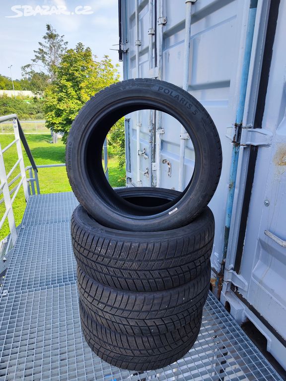 235/45R18 Zimní Barum