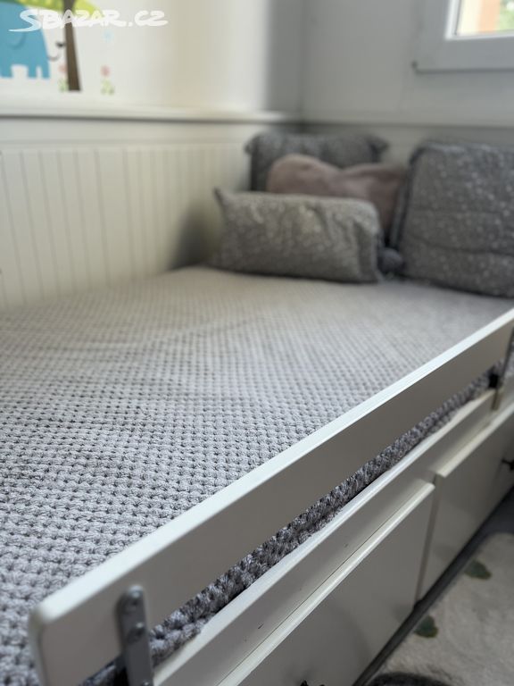 Postel IKEA Hemnes (+ 2x matrace)