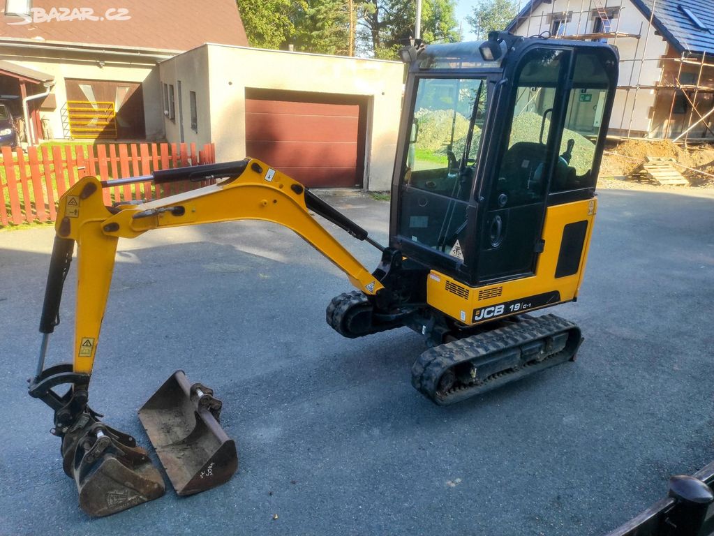 Minibagr JCB 19C-1, 1100mth, r. 2018, roztah.pásy