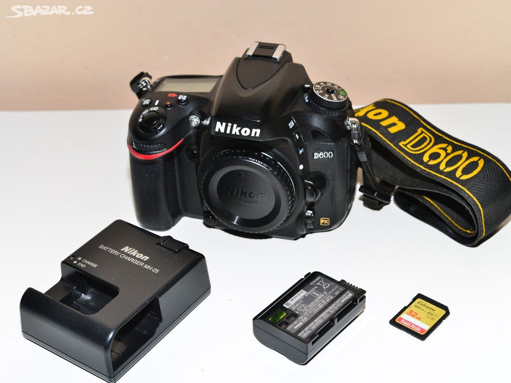 Nikon D600 FX + příslušenství