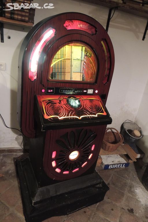 originál velký starožitný jukebox na CD disky,