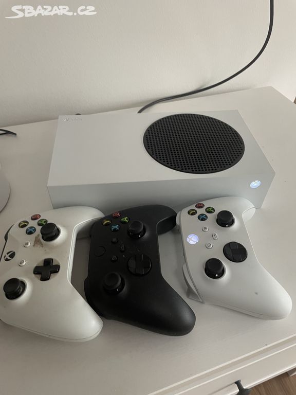 Xbox Series S 512GB + 3 ovladače a hry