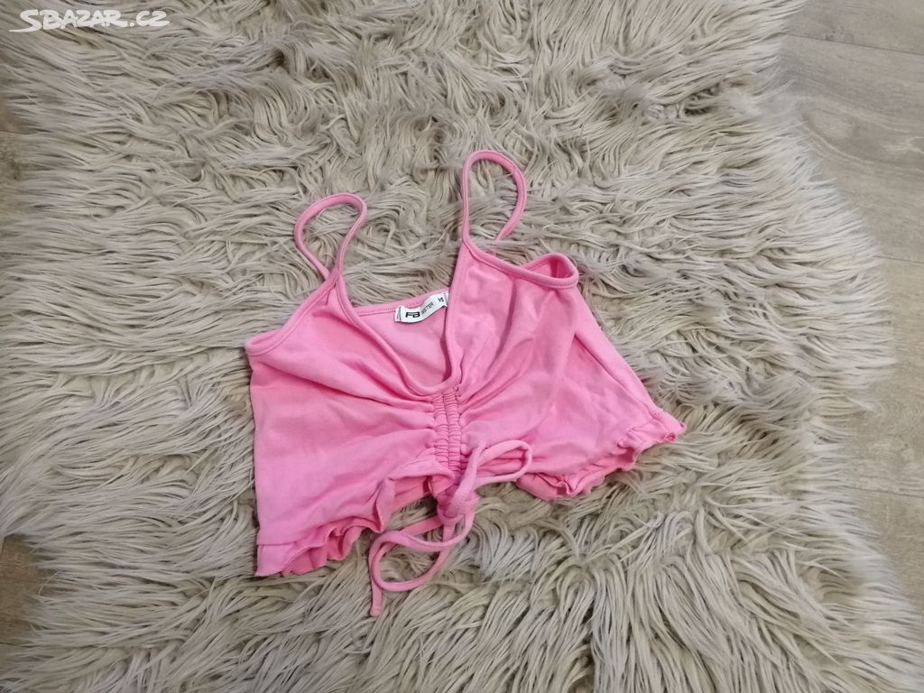 Crop top triko tílko fb sister xs oblečení holka