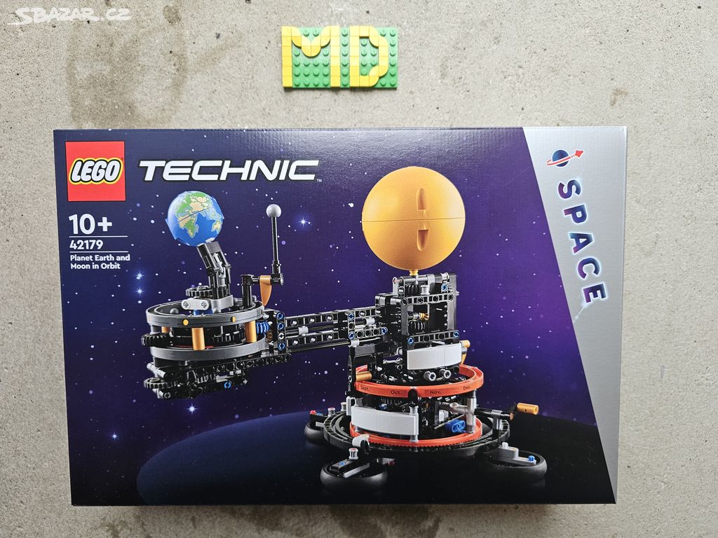 LEGO 42179 Planeta Země a Měsíc na oběžné dráze