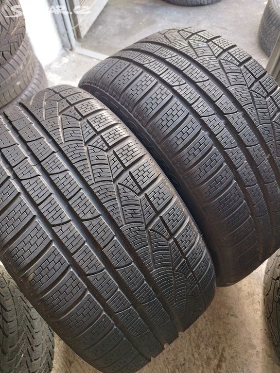 2 ZIMNÍ PIRELLI 265/40 R18 - PERFEKT.STAV