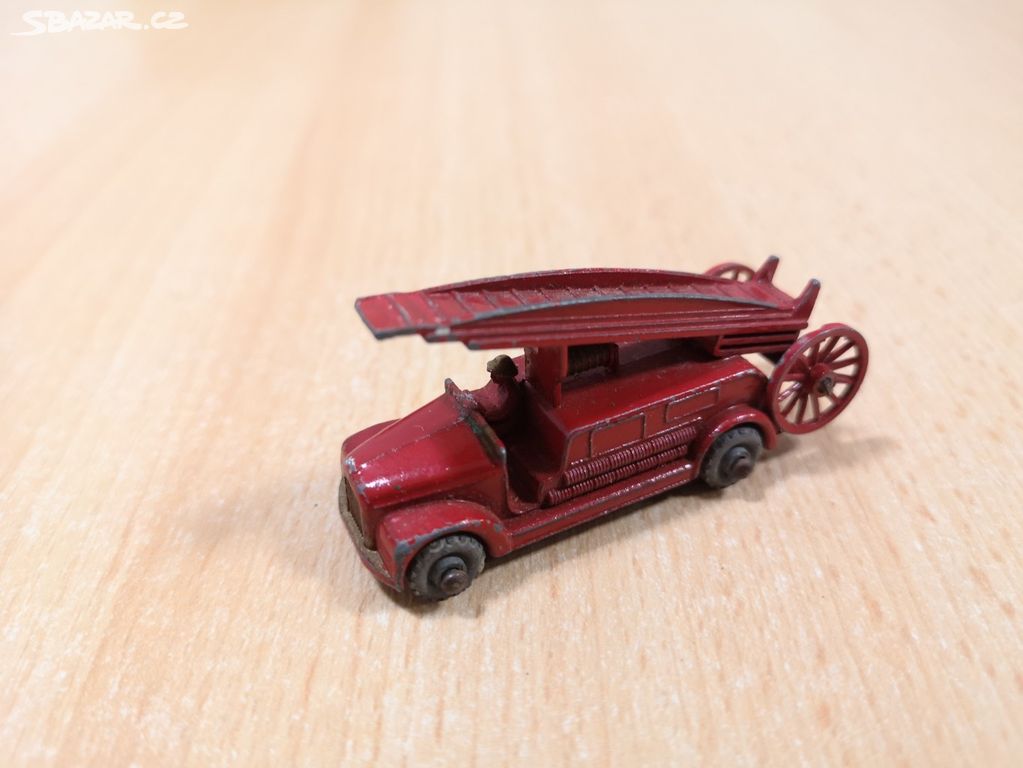 MATCHBOX LESNEY DENNIS FIRE ENGINE 1955 No 9A