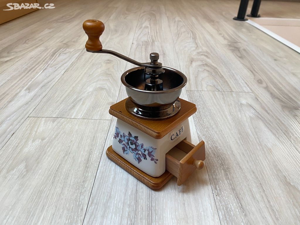 Keramický ruční mlýnek na kávu