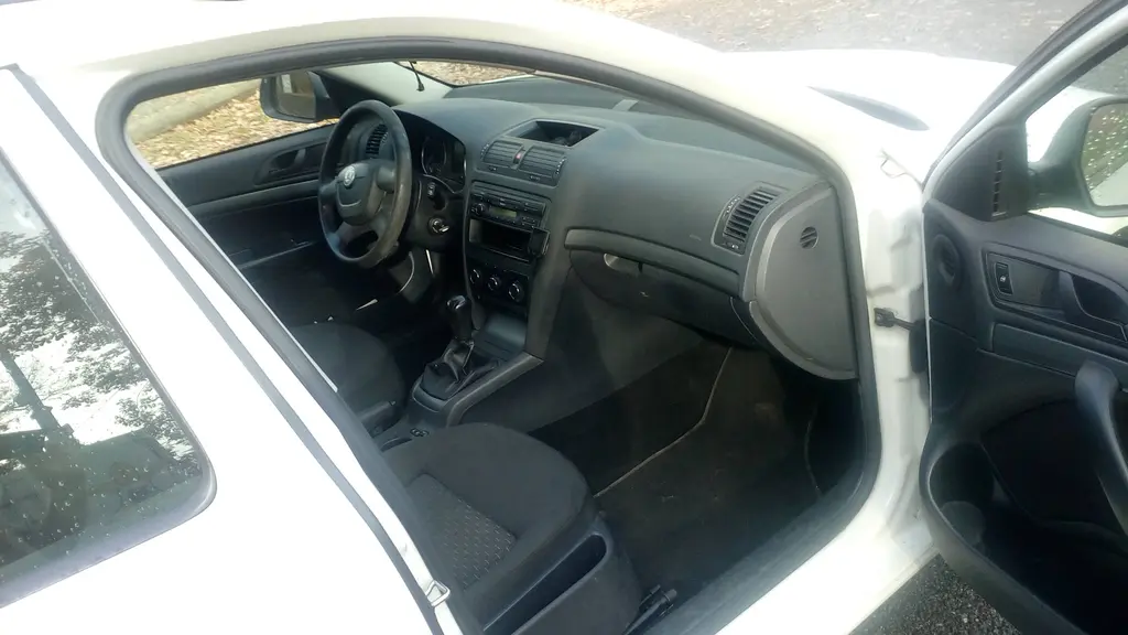 Škoda Octavia combi TDI 77 kW rv 2012 původ CZ-TOP - fotka 2