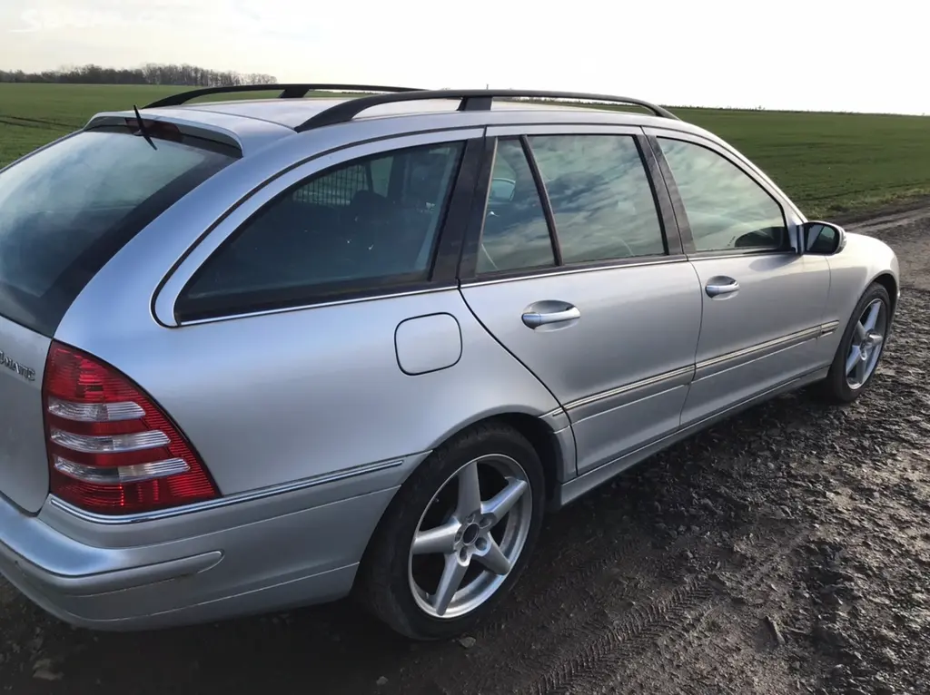 Mercedes benz W203 C350i 4-matic 200kw rok 2005. - fotka 2