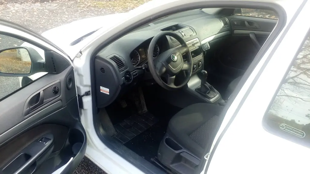 Škoda Octavia combi TDI 77 kW rv 2012 původ CZ-TOP - fotka 3