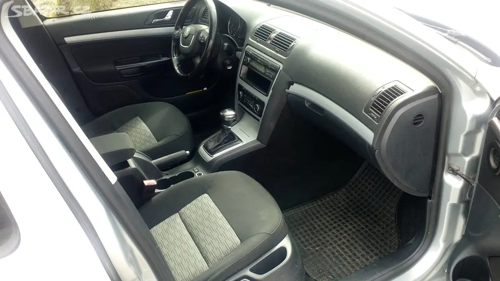 Škoda Octavia combi II 2.0 TDI DSG Elegance CZ-TOP - fotka 3