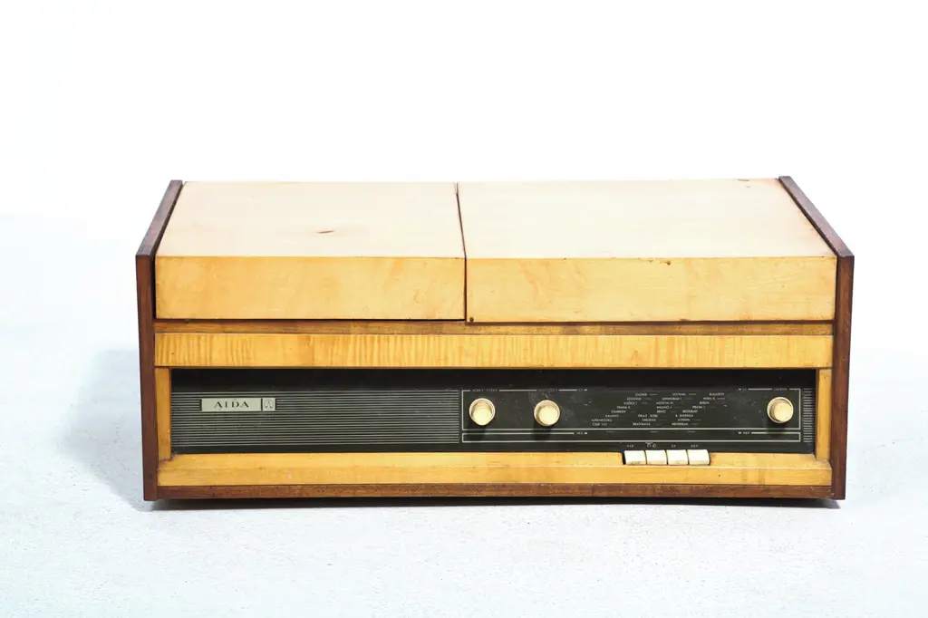 Typ 1017 Gramoradio AIDA-Tesla Bratislava, retro - Plzeň - Bazar - Sbazar.cz