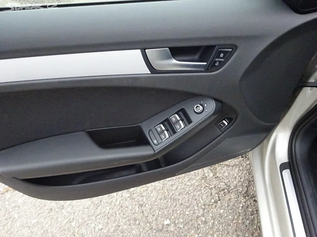Audi A4 2.0 TDI Avant r.v.2015 (serviska) automat - fotka 6
