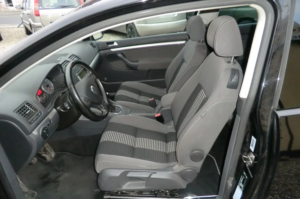 Volkswagen Golf 1.9TDi 77kW UNITED XENONY - fotka 6