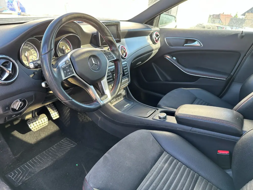 Mercedes-Benz GLA 220 CDI 125kW - fotka 6