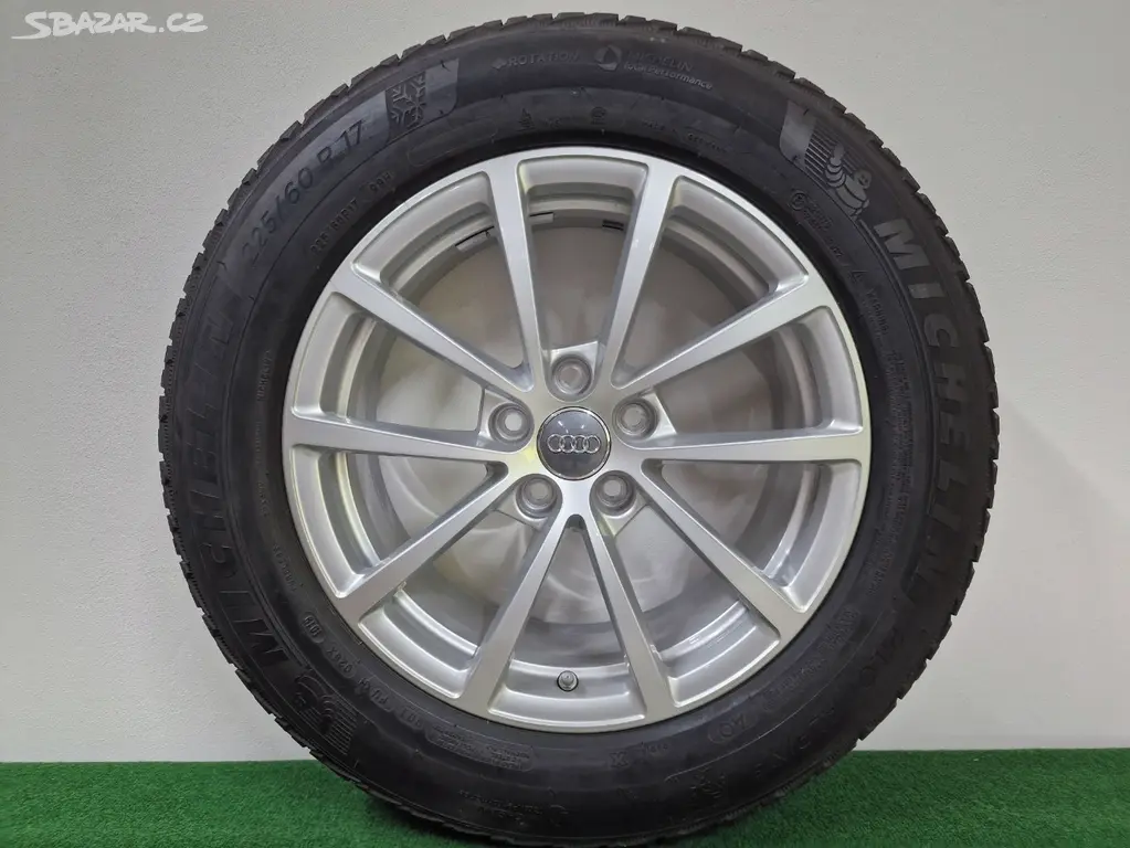 Audi A6 ,4K,  Alu kola 17, Zimní, Originál, Nové