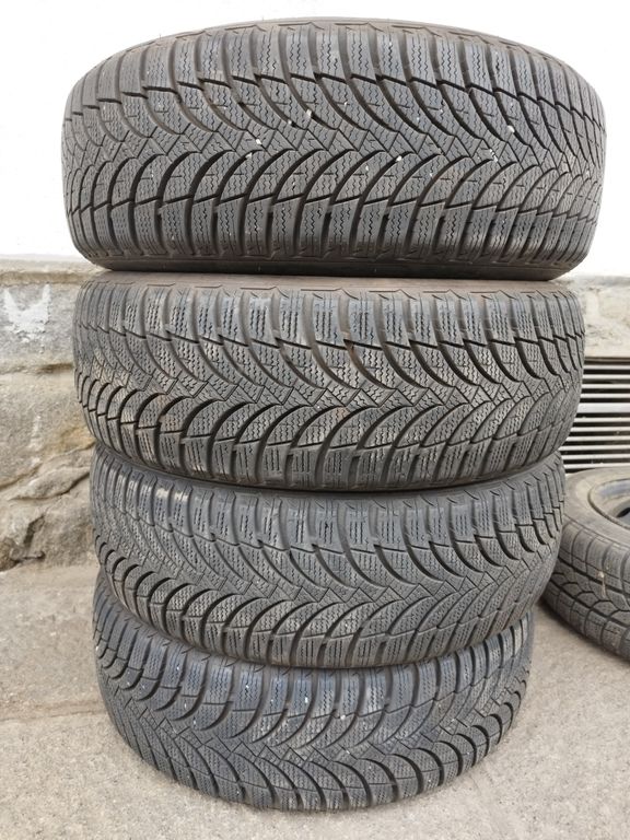 ZIMNÍ NEXEN 215/65 R16 - TOP STAV