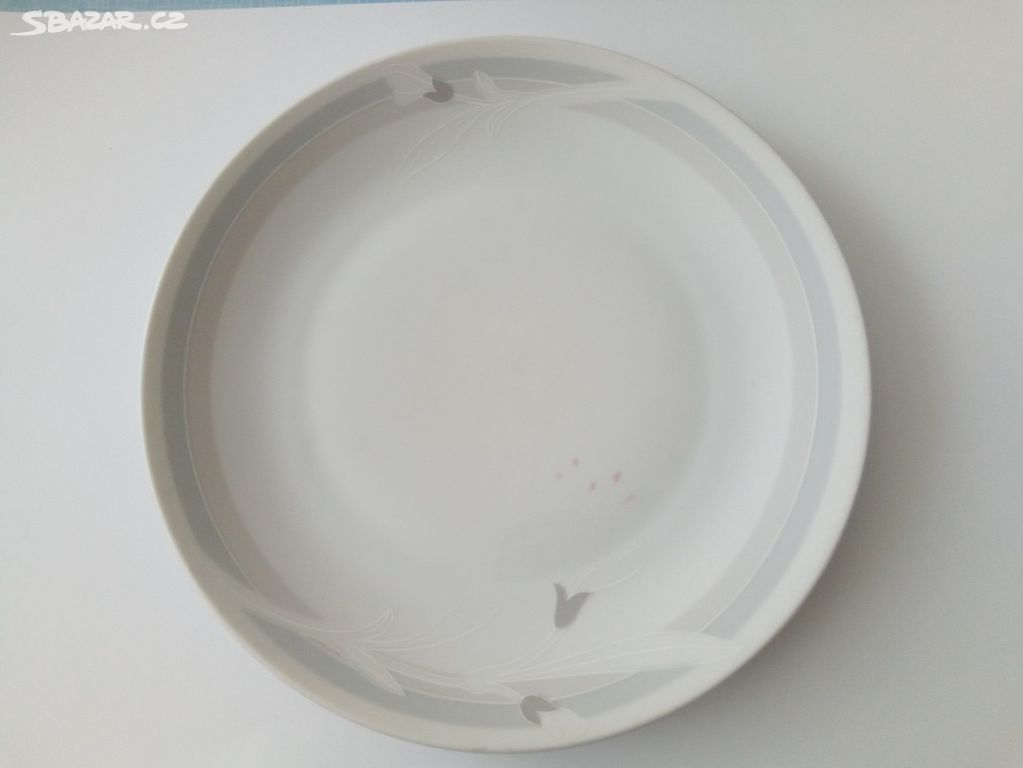 Porcelánový mělký talíř