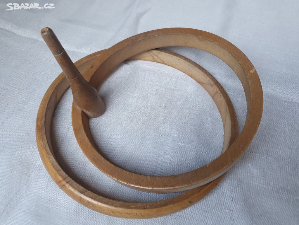 Starý dřevěný kruh Bubínek na vyšívání