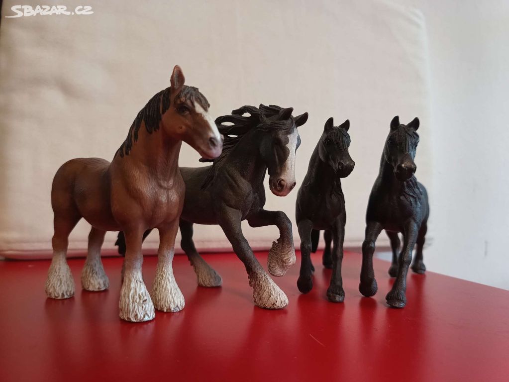 Schleich clydesdale, shir a frís - hraní, odraní