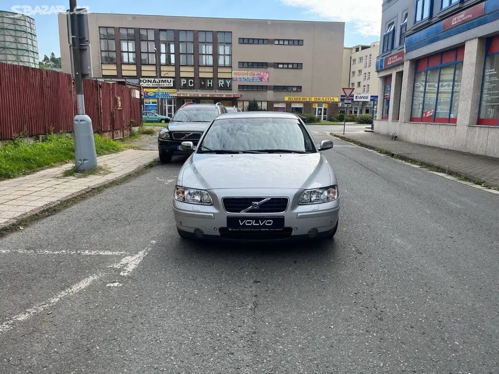 Volvo S60 2.5T 154kW Automat - fotka 2