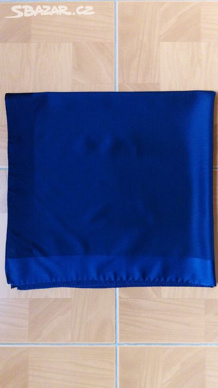 15. Modrý velký šátek