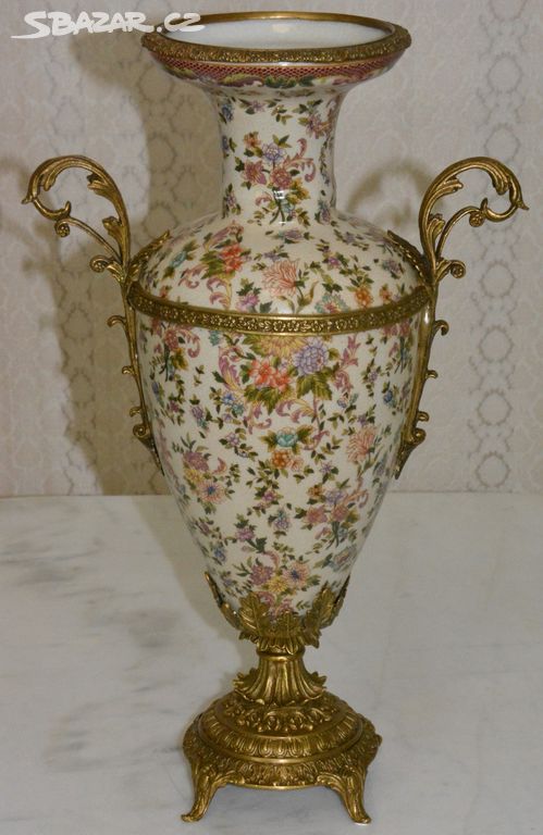 Zámecká váza s květinami - porcelán + bronz