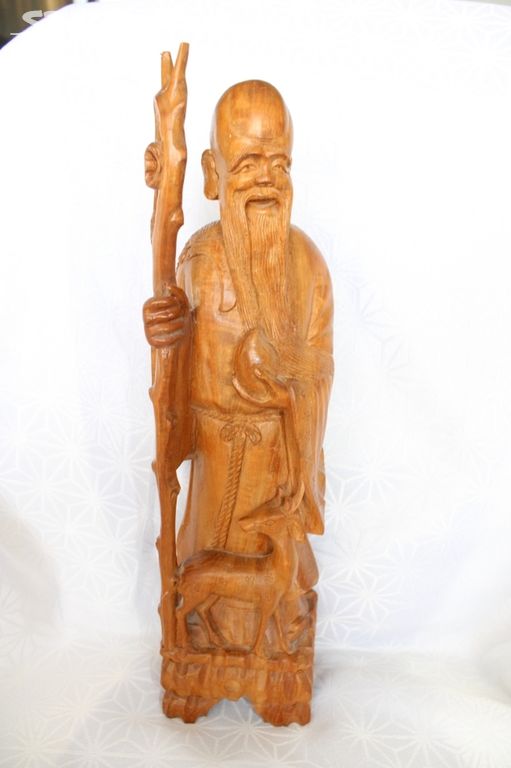 dřevěná vyřezávaná soška