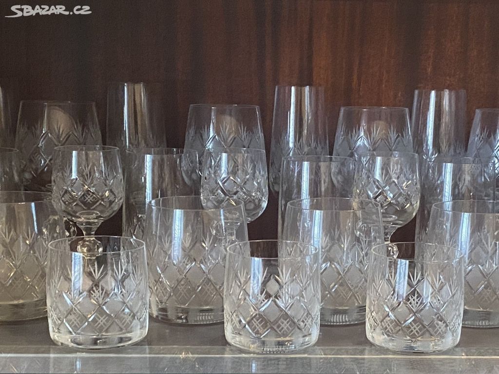 Bohemia Glass, 34 ks broušených sklenic, 1960-70.