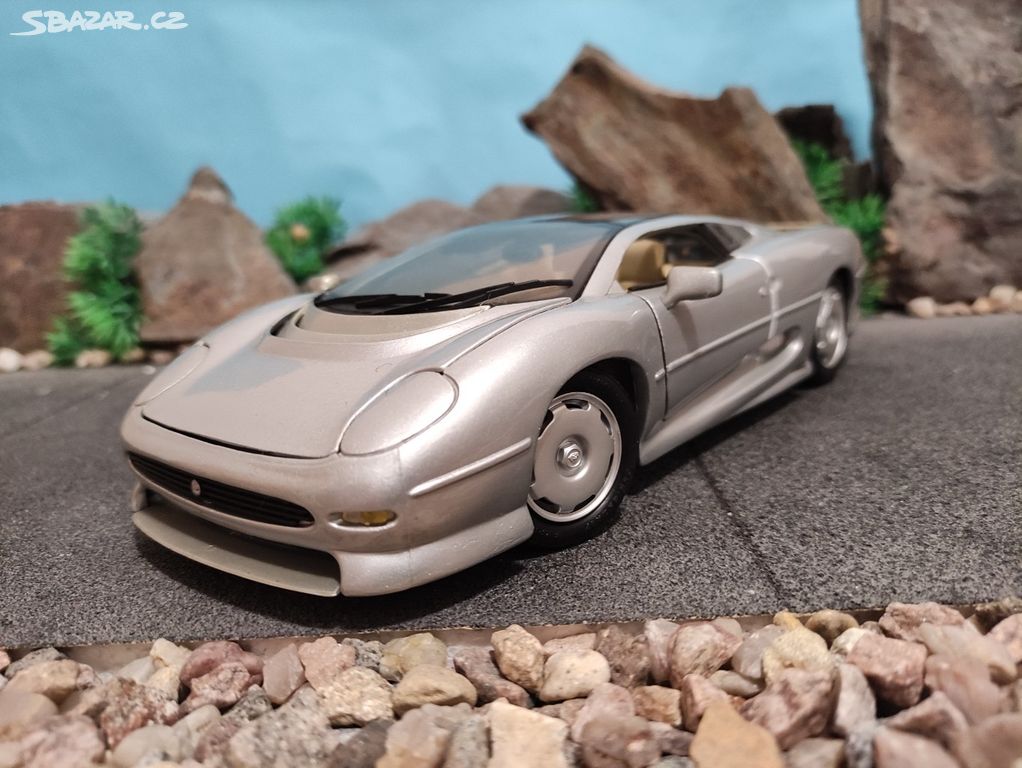 prodám model 1:18 jaguar xj220