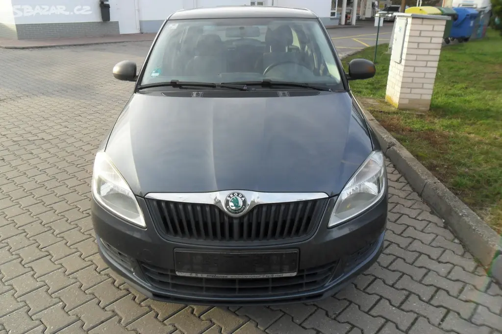 Škoda Fabia II, 1.4i/63kW, r. 2011, Servisní kniha - fotka 2