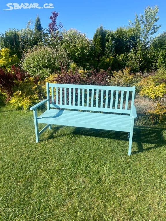 Modrá lesklá lavička