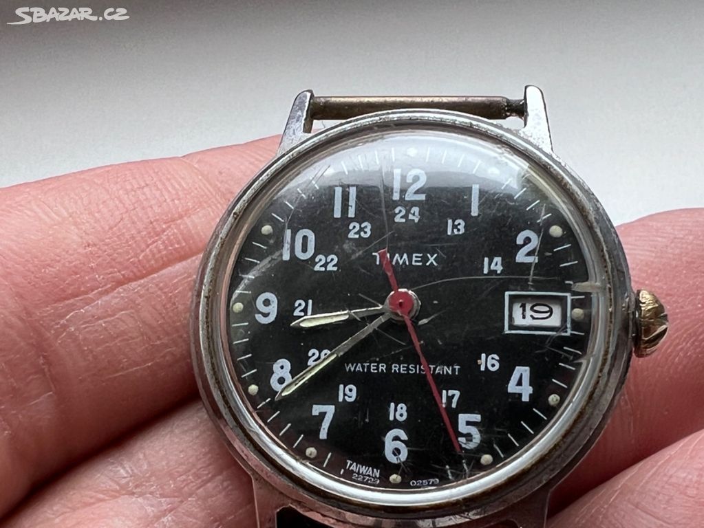 Staré mechanické hodinky Timex Water Resistant