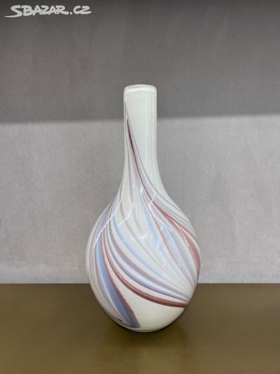 Váza - krásná bílá barva z pruhy barev těžké sklo
