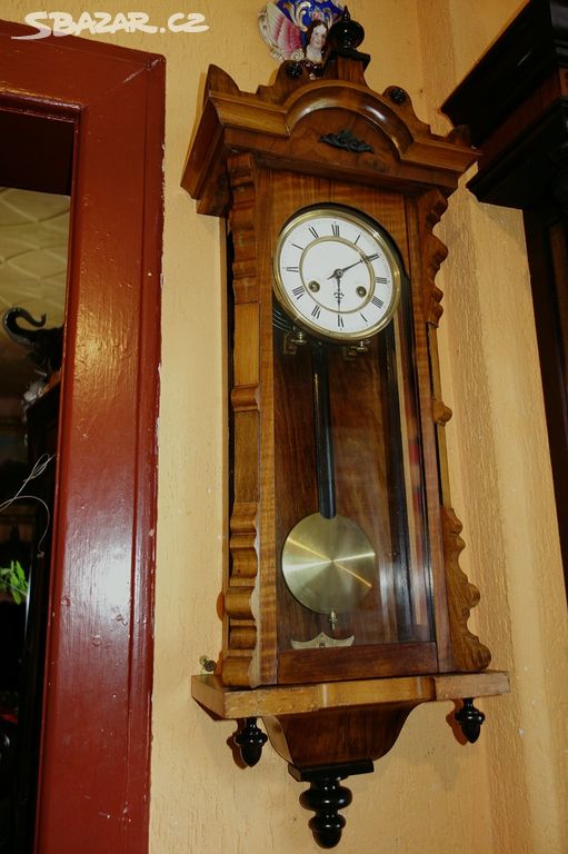 Krásné staré funkční  zajímavé hodiny-pendlovky