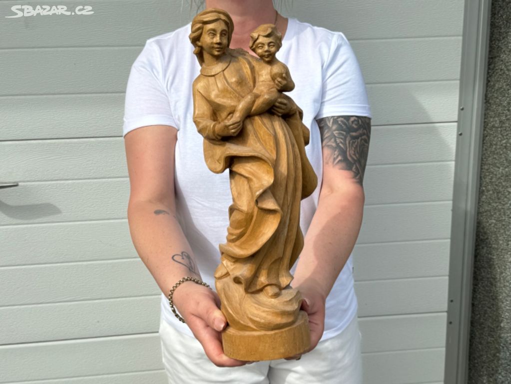 Pěkná dřevěná socha Panna Marie s Jezulátkem