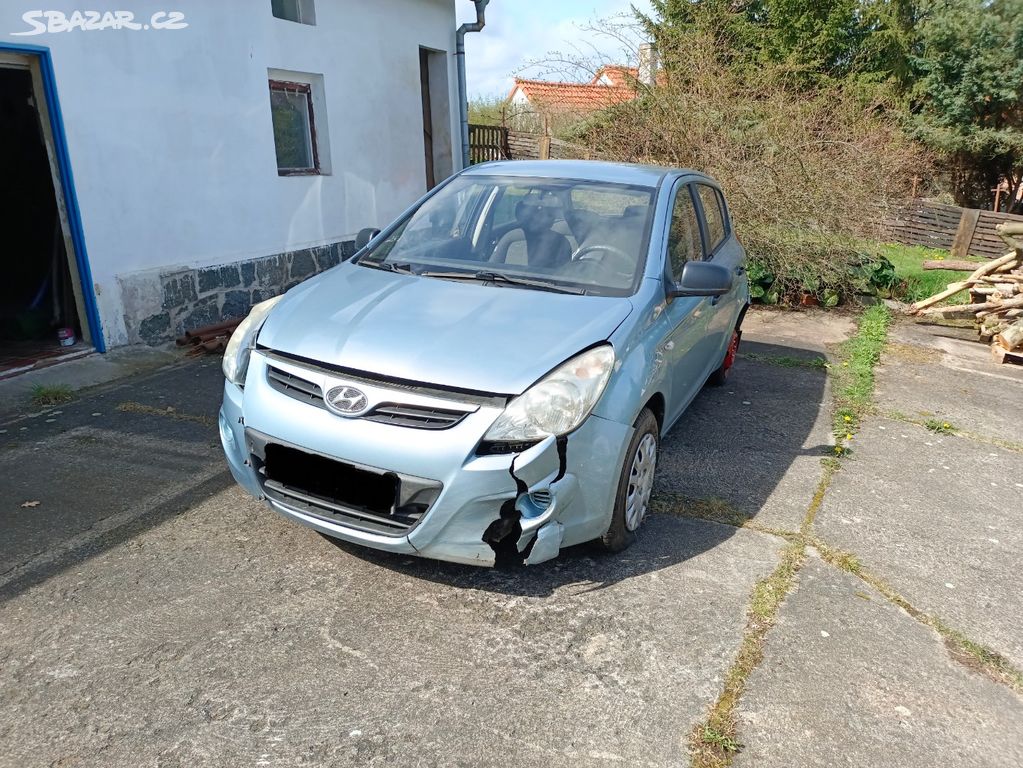 Hyundai i20 , r.v.2011 na náhr. díly bez motoru !!