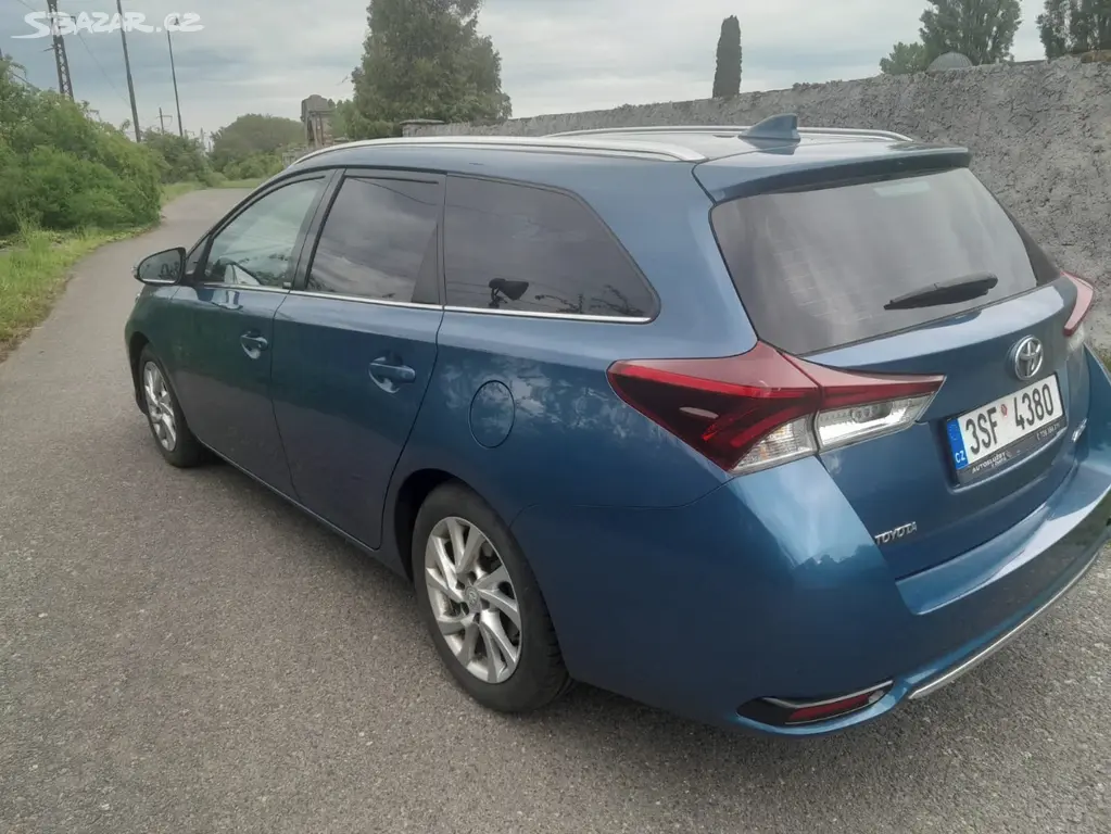 Toyota Auris 1,2i 1 majitel ČR Digi Klima servisk - fotka 3