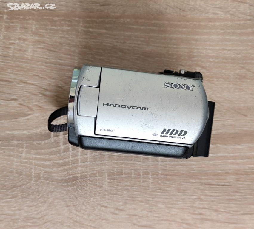 VIDEOKAMERA S 30 GB HDD SONY HANDYCAM DCR-SR42