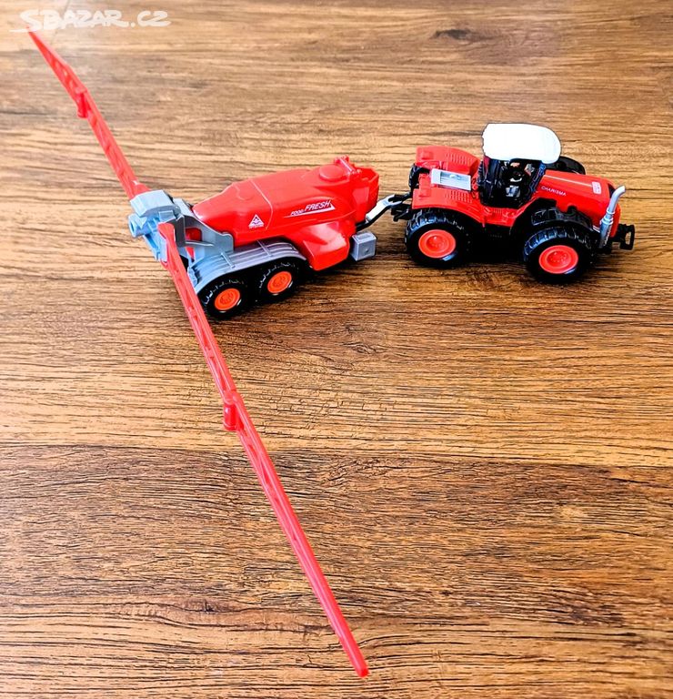 Traktor s postřikovačem