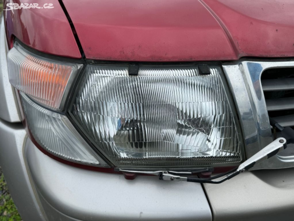 Přední světla s blinkry Nissan Patrol Y61