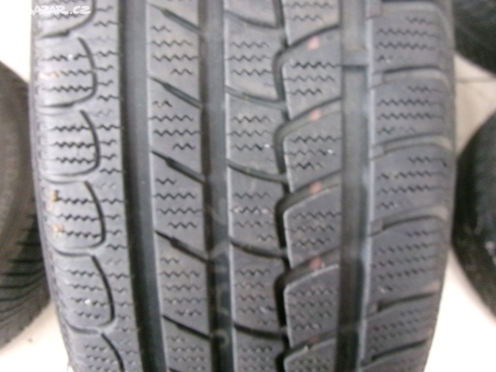 Zimní pneu NEXEN 215 65 16 č.14551
