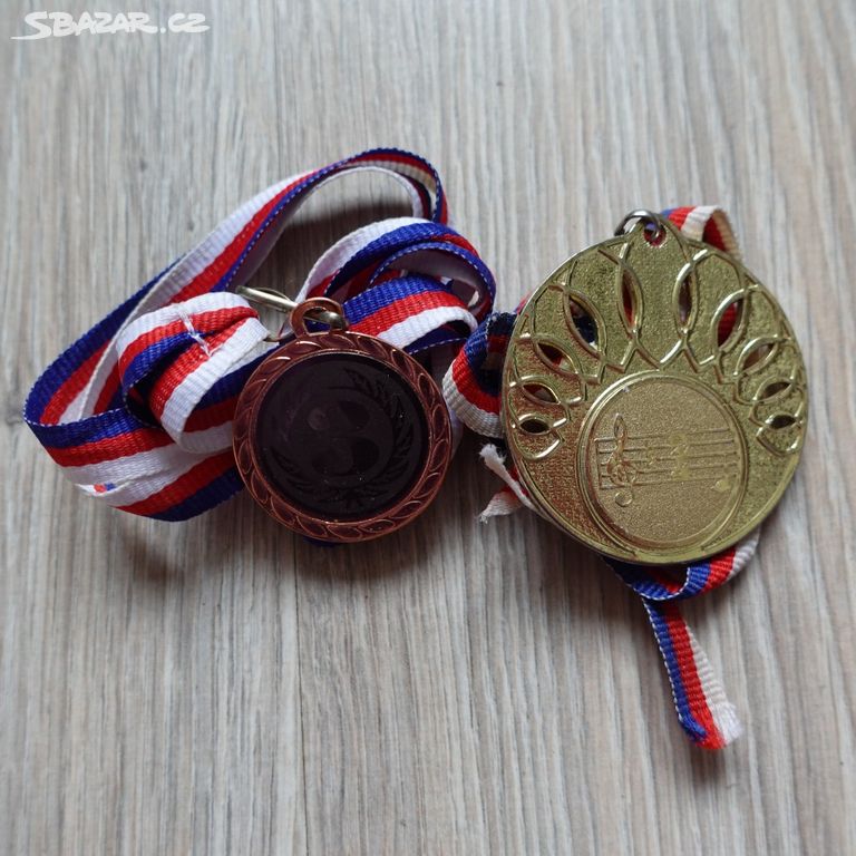 Různé medaile - 2 kusy