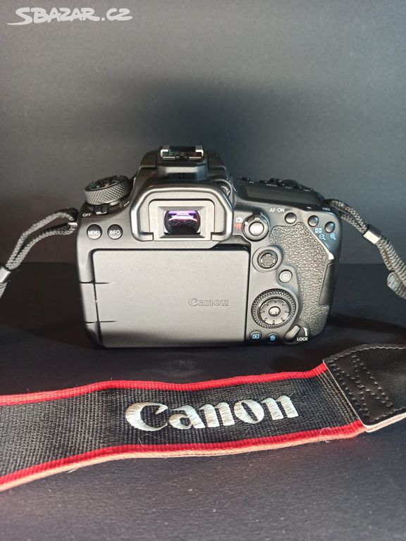 Canon EOS 90D s objektivy a příslušenstvím