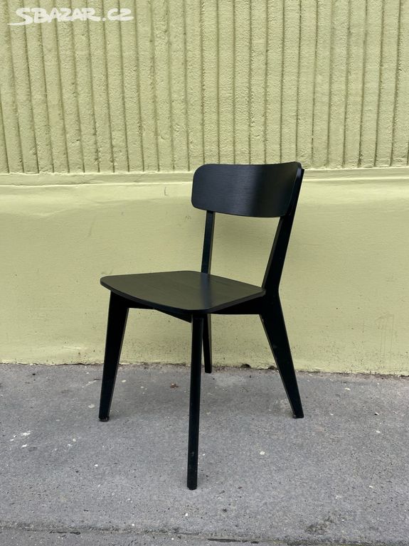 Černá židle IKEA Lisabo