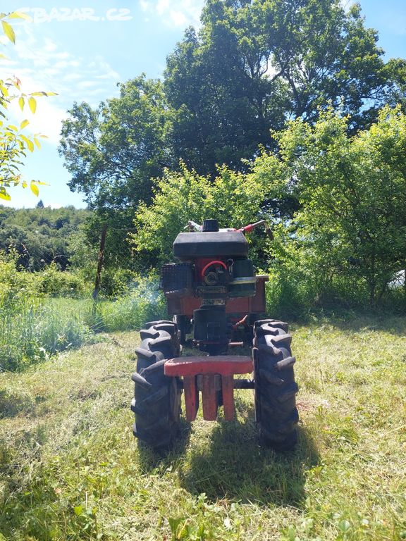 Zahradní traktor VARI (TERRA)