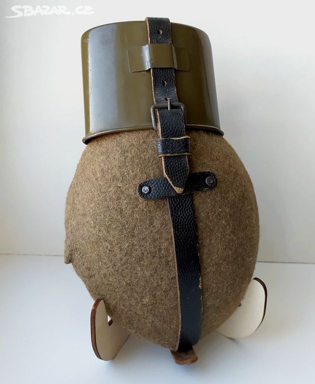 Stojánek na polní lahev Wehrmacht Feldflasche