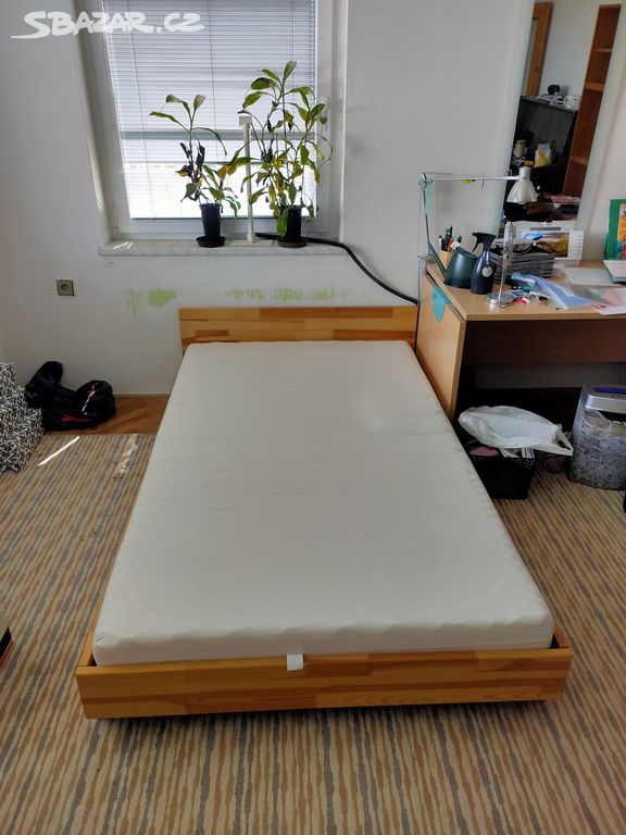 Dřevěná postel 120 x 200 cm